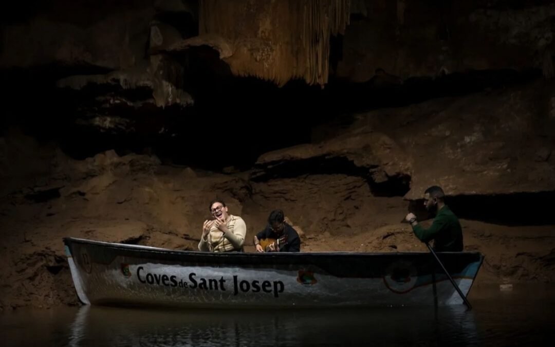 Yadam deslumbra en Singin’ in the Cave con su concierto en las Cuevas de Sant Josep